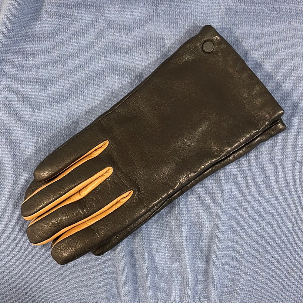 Women’s gloves. Black leather. Size XS/S. Armani Exchange. Like New!